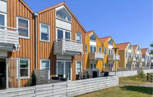 鲁德克丙Cozy Apartment In Rudkøbing With Wifi - G11307的一排排房子