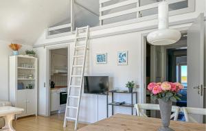Cozy Apartment In Rudkøbing With Wifi - G11307的电视和/或娱乐中心