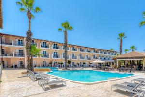 Bazén v ubytování Blue Palm Hotel nebo v jeho okolí + 17 fotografií