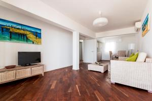 TV a/nebo společenská místnost v ubytování Villa ao Mar
