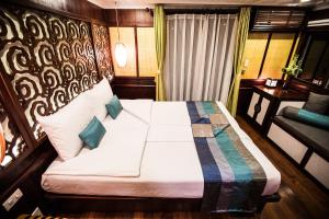 Un ou plusieurs lits dans un hébergement de l'établissement Le Journey Premium Cruise 4 Star 8 autres photos