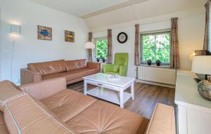 Posezení v ubytování Three Bedroom Gorgeous Home In Den Ham