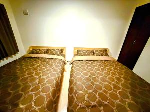 TsukisappuにあるExcel 美園 -FIX HOME-の寝室に並んで置かれた2つのベッド