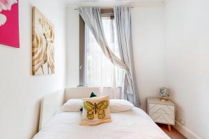Ένα ή περισσότερα κρεβάτια σε δωμάτιο στο 2Bed Flat 15min to Woolwich Arsenal & 5min to Bus