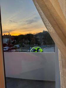 Východ nebo západ slunce při pohledu z hotelu nebo okolí