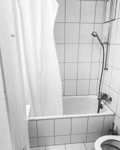 Galería fotográfica de Studio, 3 min walk to Zurich HB main station LEON - Self Checkin - NEW en Zúrich