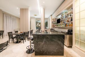 O lounge ou bar de Rockefeller by Slaviero Hotéis