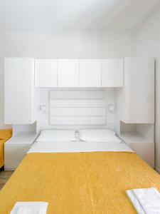 Postel nebo postele na pokoji v ubytování Hotel Miramare