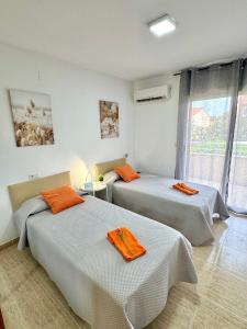 Ένα ή περισσότερα κρεβάτια σε δωμάτιο στο APARTBEACH GREEN RELAX MUY LUMINOSO JUNTO PLAYA y BARBACOA