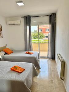 Ένα ή περισσότερα κρεβάτια σε δωμάτιο στο APARTBEACH GREEN RELAX MUY LUMINOSO JUNTO PLAYA y BARBACOA +53 φωτογραφίες