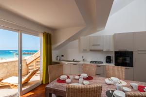 Kuchyň nebo kuchyňský kout v ubytování Villa ao Mar