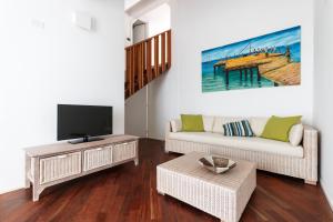 TV a/nebo společenská místnost v ubytování Villa ao Mar