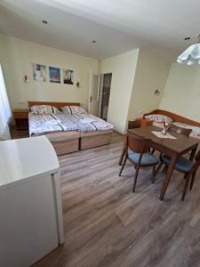 Postel nebo postele na pokoji v ubytování Hotel Alster