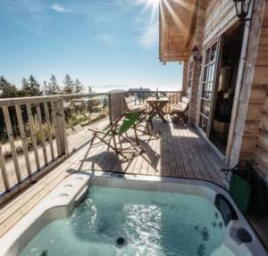 The swimming pool at or close to Almhütten Skorianz