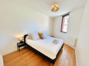 Cama o camas de una habitación en La Chocolatine - Climatiseur - 2 chambres - Wifi - Proche gare