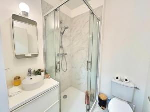 Un baño de La Chocolatine - Climatiseur - 2 chambres - Wifi - Proche gare 20 fotos más