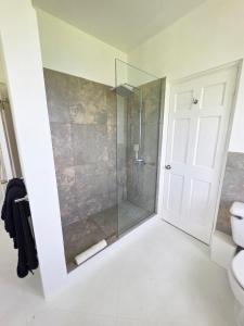 Bagno di Large Beautiful Villa with Ocean Views and private pool - 3 Bedroom Listing