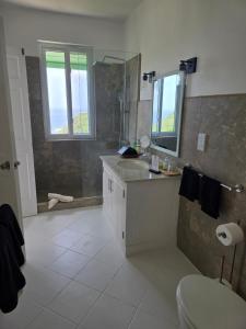 Bagno di Large Beautiful Villa with Ocean Views and private pool - 3 Bedroom Listing