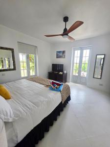 Letto o letti in una camera di Large Beautiful Villa with Ocean Views and private pool - 3 Bedroom Listing