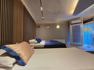Rúm í herbergi á Hotel Hecco