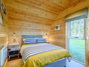Postel nebo postele na pokoji v ubytování 1 Bed in Oakerthorpe 90517