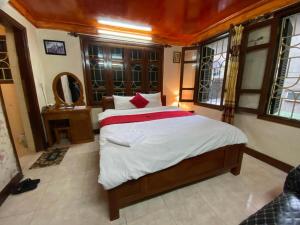 Un pat sau paturi într-o cameră la Căn hộ Sunshine Garden