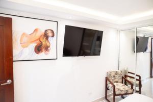TV a/nebo společenská místnost v ubytování Cataleya Hotel