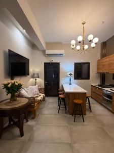 a living room with a couch and a table at 森33-3行旅 南投埔里包棟民宿 in Chung-niu +14 photos