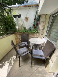 Posedenie v ubytovaní Skenderi Apartment Studio