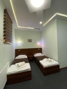 Ένα ή περισσότερα κρεβάτια σε δωμάτιο στο Parvina hotel and restaurant in Bukhara
