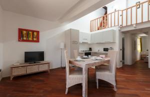 Kuchyň nebo kuchyňský kout v ubytování Villa ao Mar