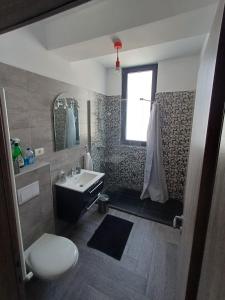 Et badeværelse på Apartament MIRA