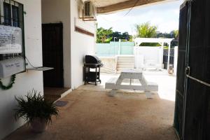 Ảnh trong thư viện ảnh của See Belize WATERSIDE Sea View Apt for 6 with Kitchen, Balcony, Infinity POOL & Overwater Deck, 2nd Floor ở Belize City