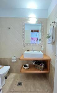 A bathroom at Katerina
