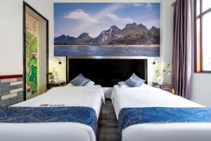 Postel nebo postele na pokoji v ubytování Guilin Mingyuan Boutique Hotel