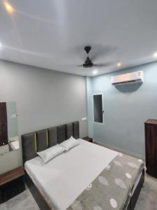 Galeriebild der Unterkunft Hotel shiv ganga in Ujjain