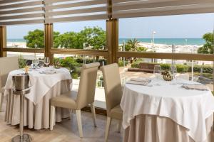 A restaurant or other place to eat at Hotel Abner's
