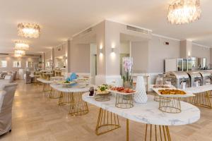 Svetainės erdvė apgyvendinimo įstaigoje Hotel Abner's