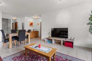 Μια τηλεόραση ή/και κέντρο ψυχαγωγίας στο Vue, 2 terrasses & parking privé - Saas-Grund