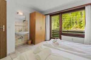 Ένα ή περισσότερα κρεβάτια σε δωμάτιο στο Vue, 2 terrasses & parking privé - Saas-Grund