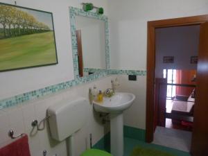 a bathroom with a sink and a mirror at Casa Silva - Intero Appartamentino a Carini in Carini