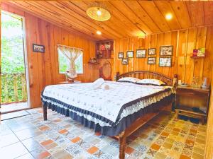 Giường trong phòng chung tại September Garden Homestay