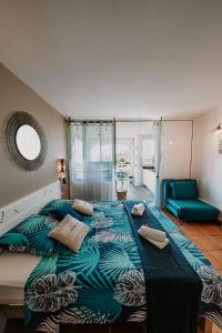 En eller flere senge i et værelse på Fleur de Tiaré