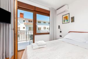 Ένα ή περισσότερα κρεβάτια σε δωμάτιο στο Villa Pomigranai with Swimming Pool +55 φωτογραφίες