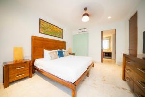 Postel nebo postele na pokoji v ubytování 2 Bedroom condo with Pool in the center of Playa del Carmen - Anah Playa