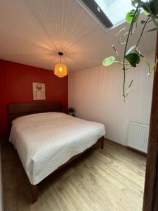 a bedroom with a bed and a skylight at Pondok Nyaman in Arnhem