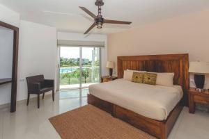 Postel nebo postele na pokoji v ubytování Luxury 3 Bedroom Condo - Beachfront Complex at Mareazul - Buena Vida + 24 fotografií