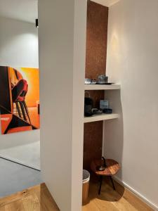 a room with a partition with a table and a stool at accademia00 in Maastricht