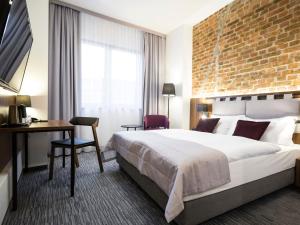 Postel nebo postele na pokoji v ubytování Best Western Hotel Mariacki Katowice