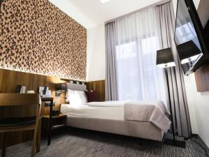 Postel nebo postele na pokoji v ubytování Best Western Hotel Mariacki Katowice